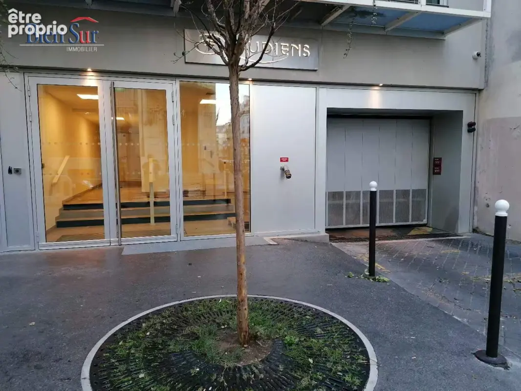 Autre à PARIS-9E