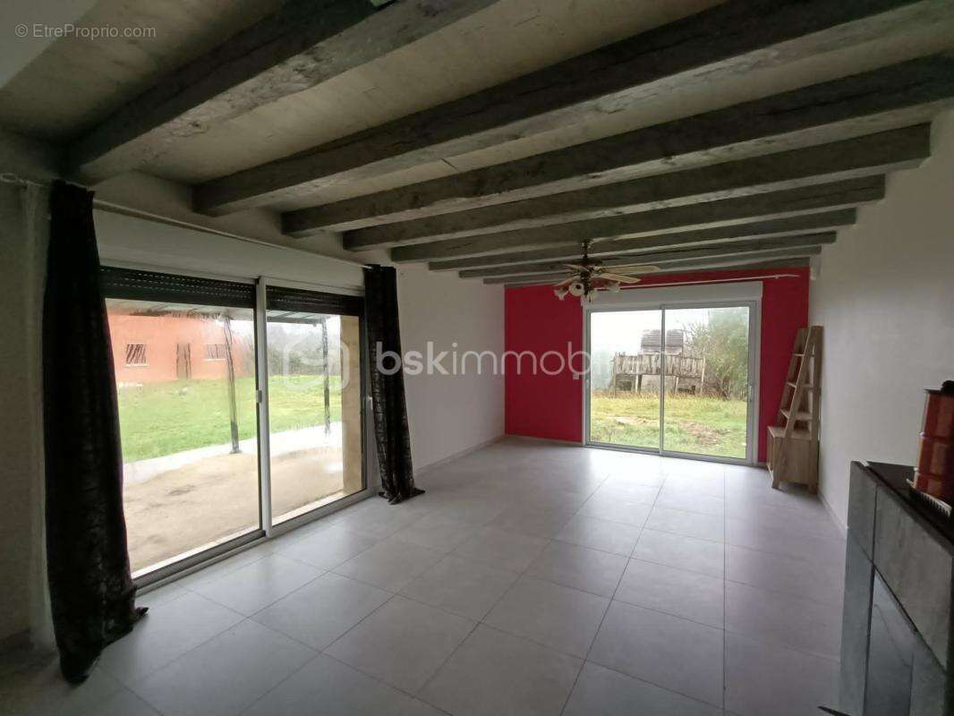 Belle Maison Rénovée en 2019 de 120 m2 et Grange de 200 m2 sise sur 3 877 m2 - photo 5