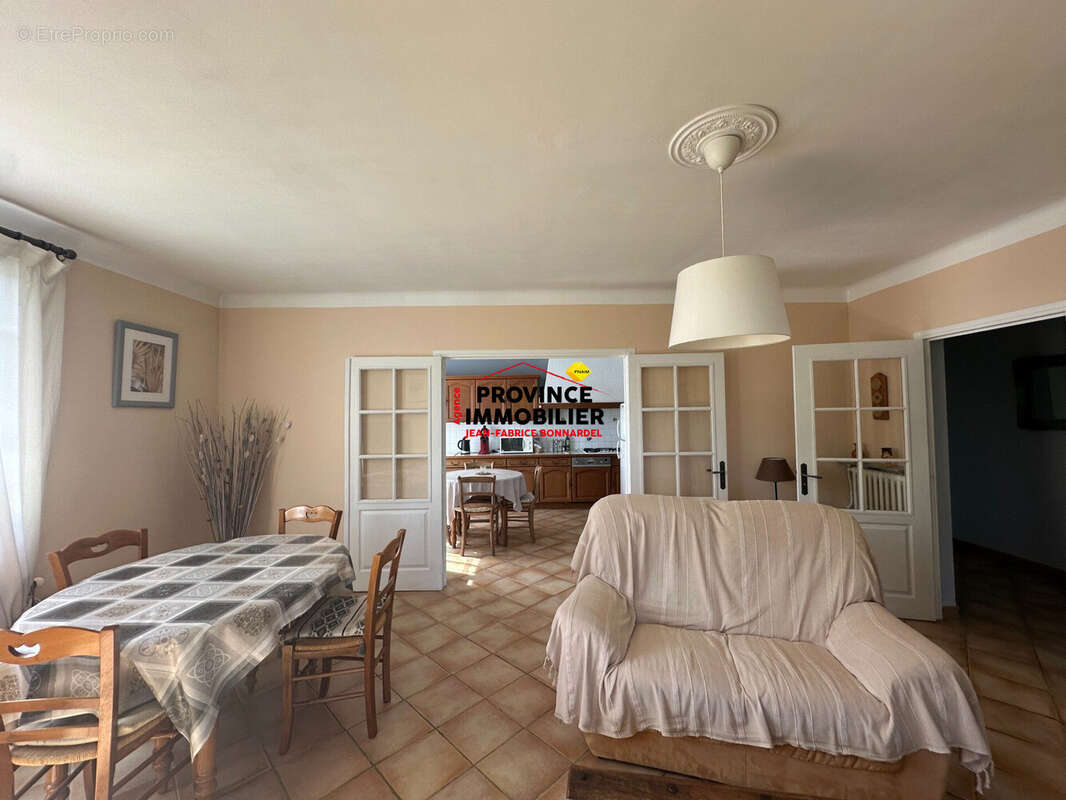 Maison 152 m² à Grignan  - photo 5