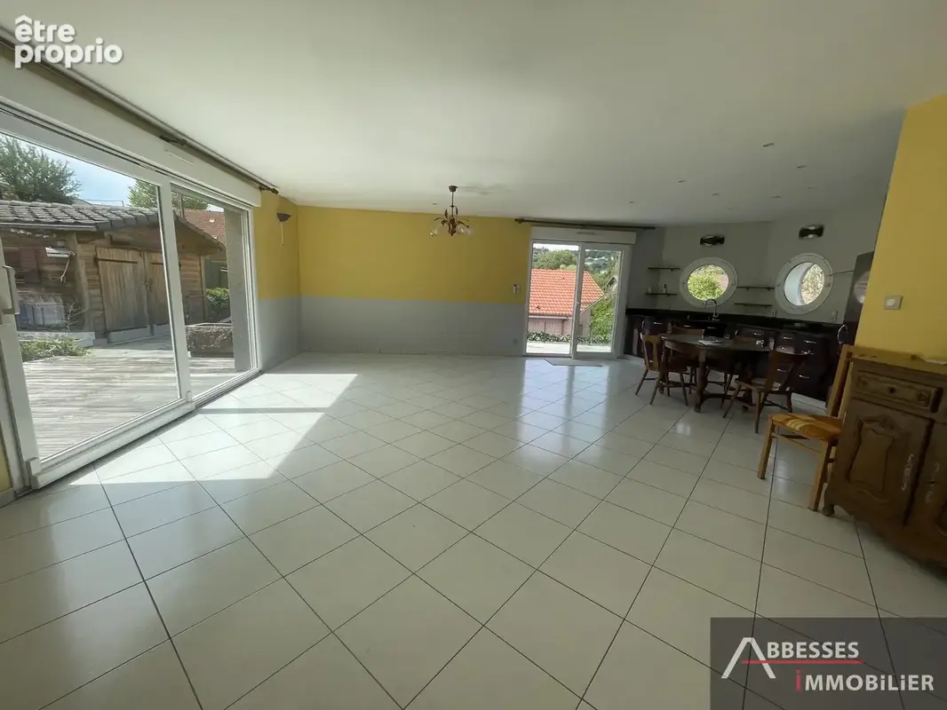 EN EXCLUSIVITÉ : SAINT NABORD - Pavillon de plain pied avec terrasse et garage - photo 6