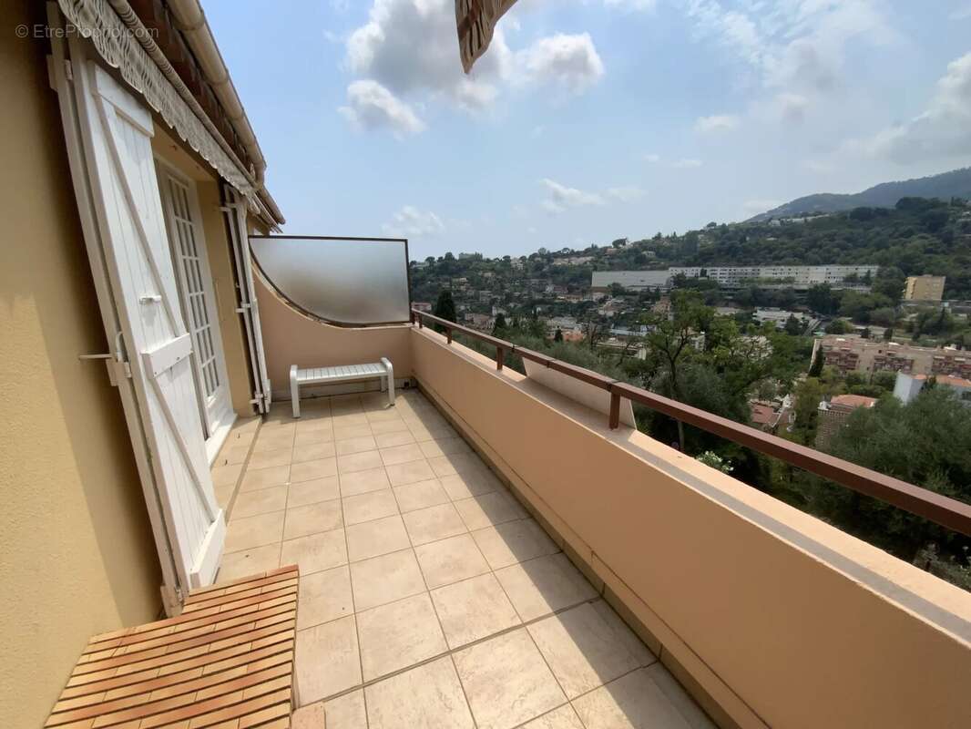 Menton Riviera grand studio de 32 m2, dernier étage, belle terrasse de 14 m2 - photo 14