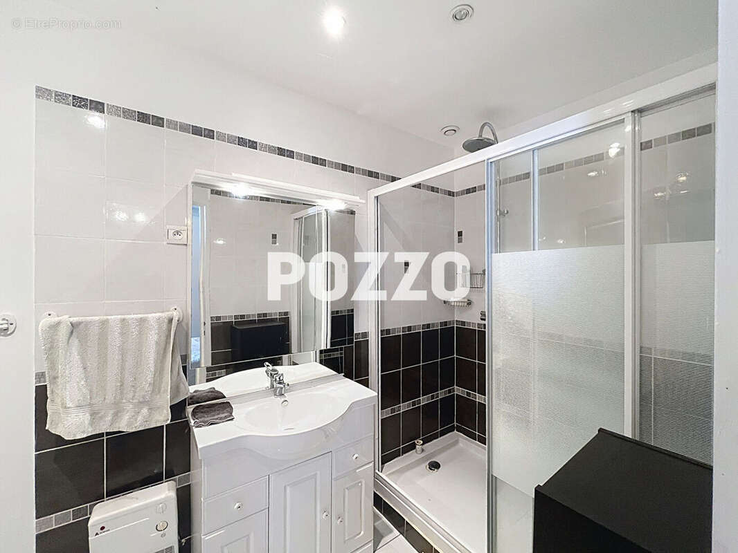 Maison à CONDE-SUR-VIRE