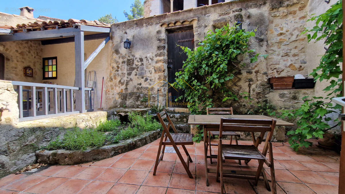 Maison à SAINT-GUILHEM-LE-DESERT