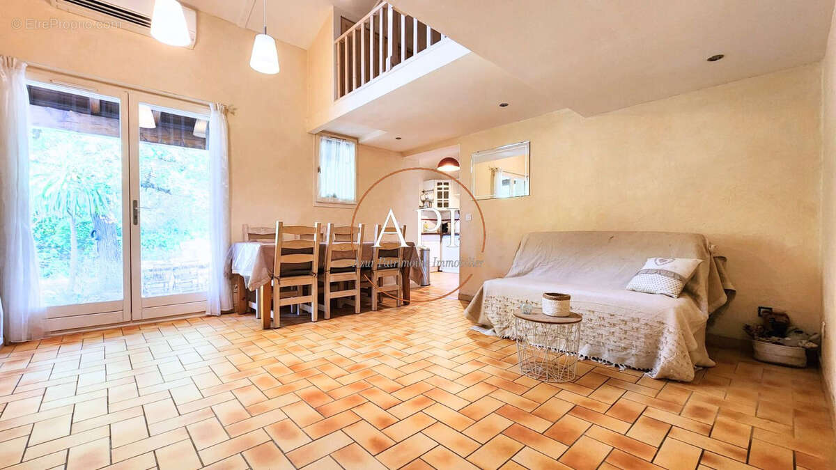 Maison à TOURRETTES