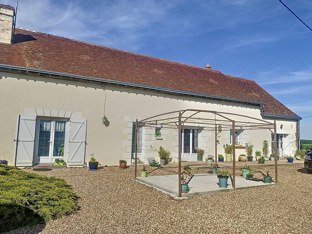 Maison 174 m² à Neuille-Le-Lierre  - photo 3
