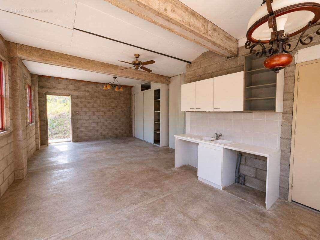Maison 61 m² à Vailhauques  - photo 15