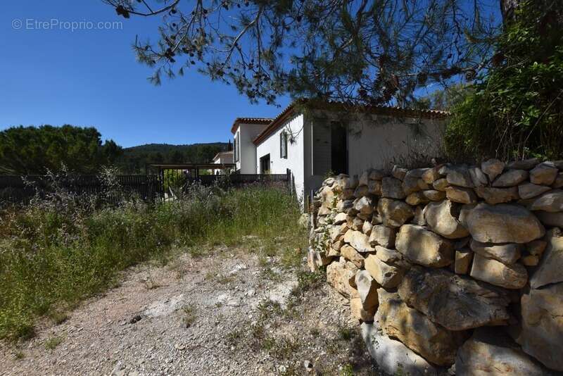 Maison à SOLLIES-TOUCAS