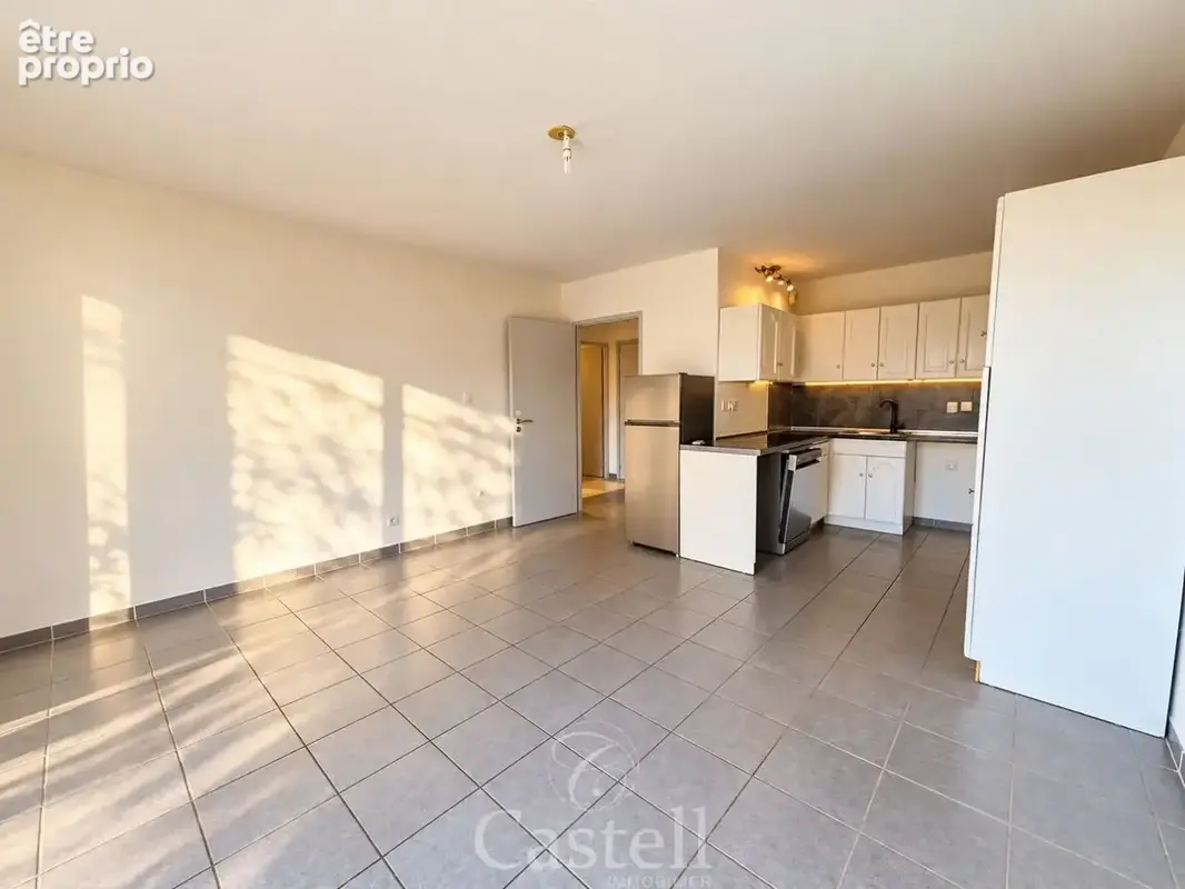 *** Appartement 2 pièces, terrasse et parking privé *** - photo 2