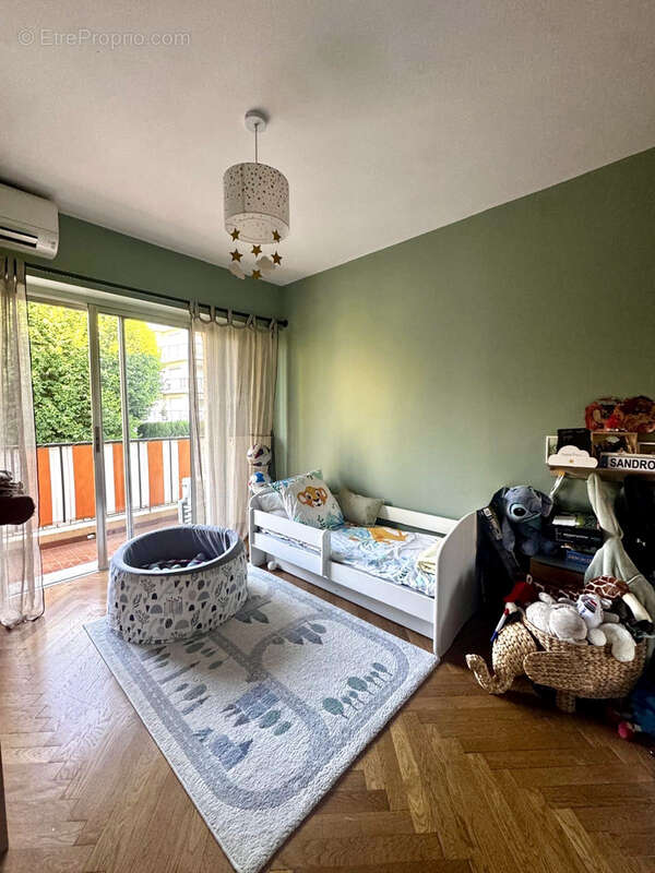Rimiez / Cimiez à Nice / Élégant 3 pièces rénové de 71 m2   Terrasse de 35 m2   Vue dégagée avec aperçu mer - photo 11