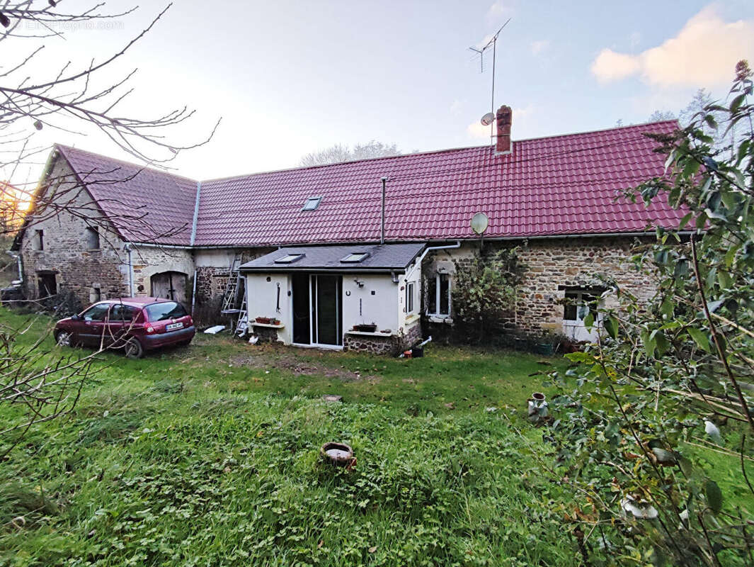 Maison de campagne au calme, sur 1,8 ha, au bord d'un ruisseau. - photo 2