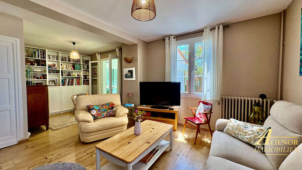 Maison à COULOUNIEIX-CHAMIERS