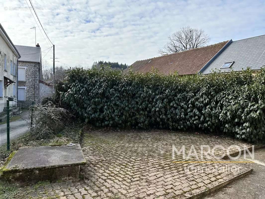 Maison à SAINT-SULPICE-LE-GUERETOIS