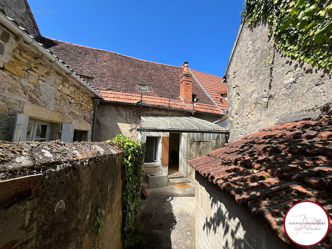Maison à SAINT-AMAND-MONTROND