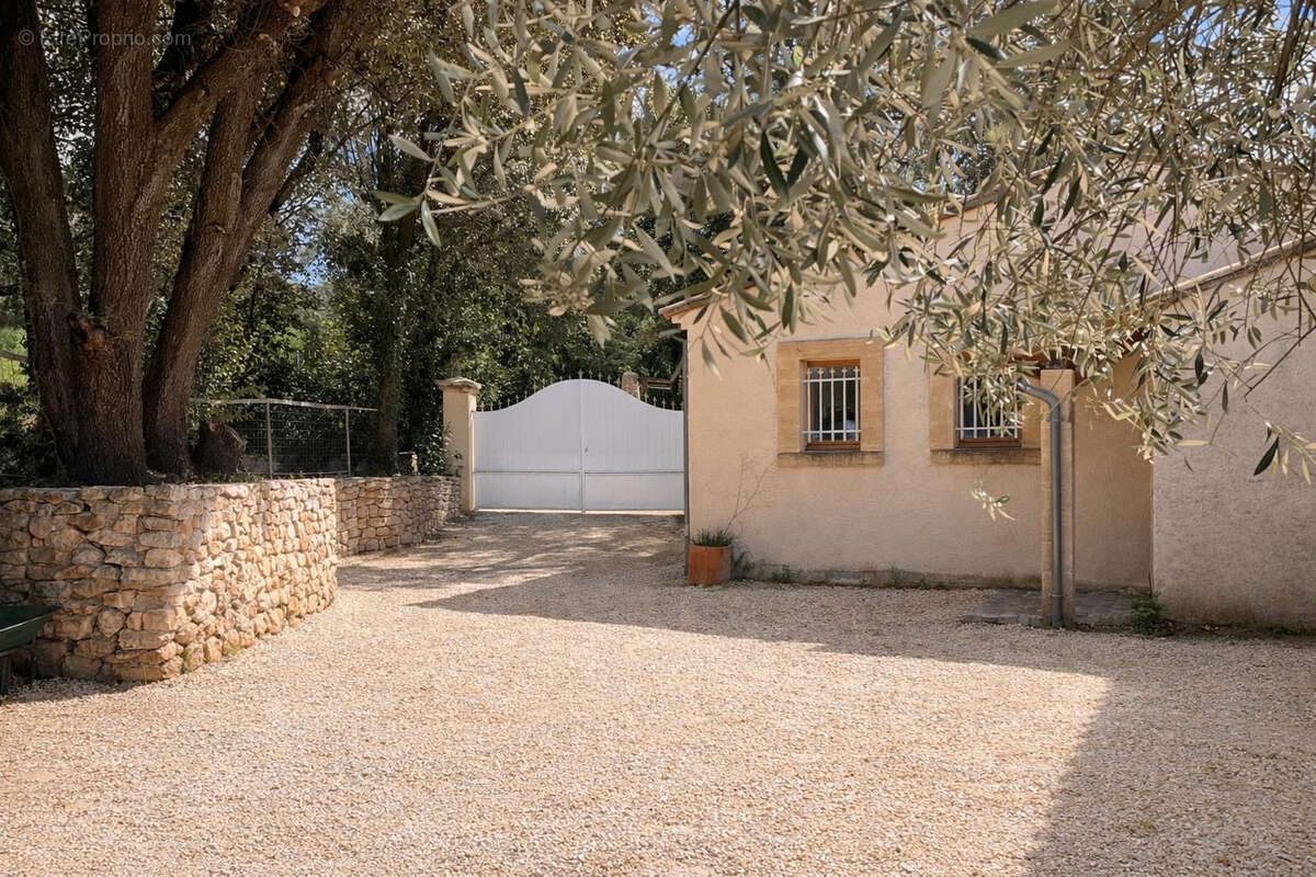 Maison à VERS-PONT-DU-GARD