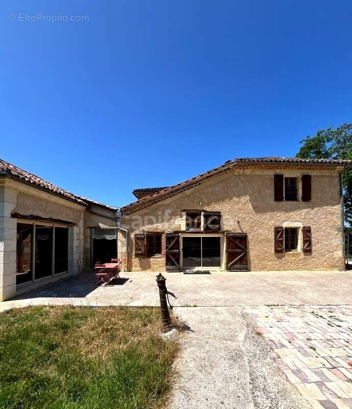 Jolie maison de campagne (320 m2, 9 pièces, 5 chambres) à vendre, sur terrain de 8500 m2, à dix minutes d'Auch (32) - photo 5