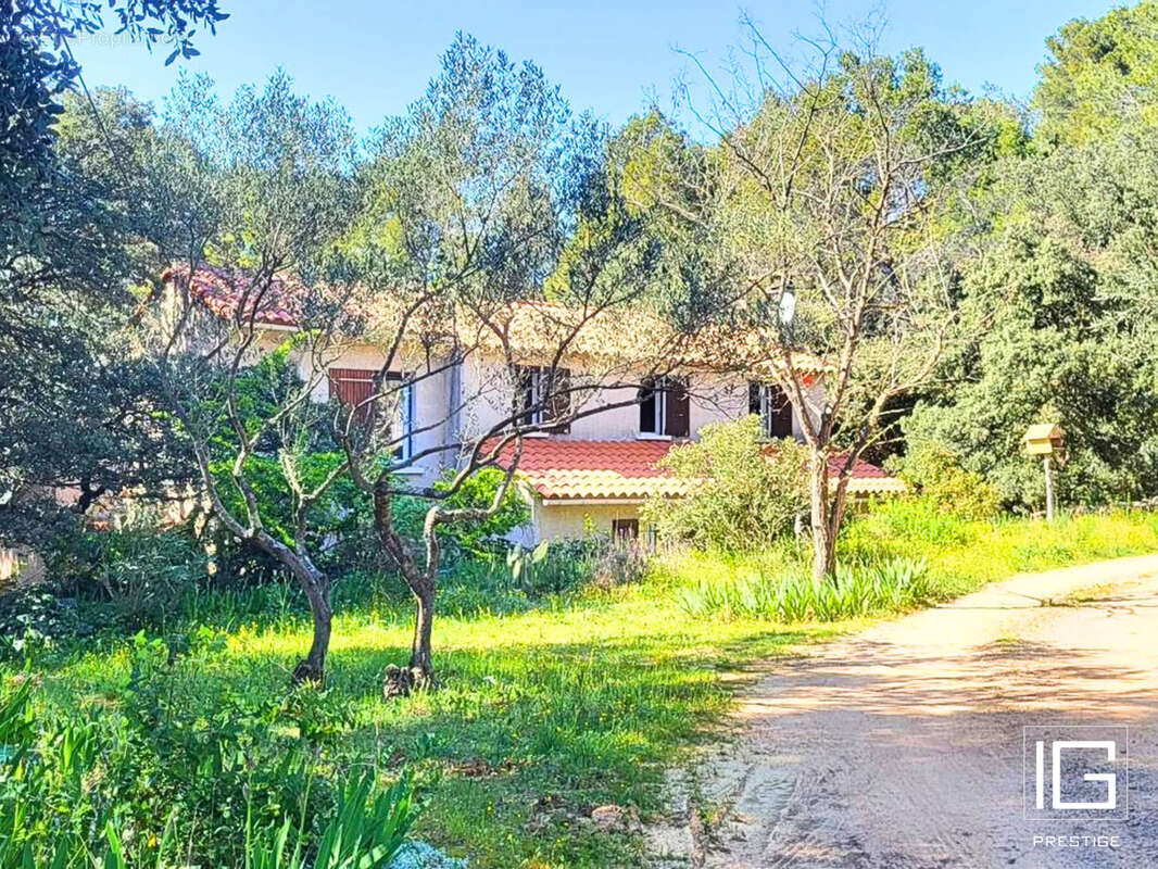 Maison à ENTRECASTEAUX