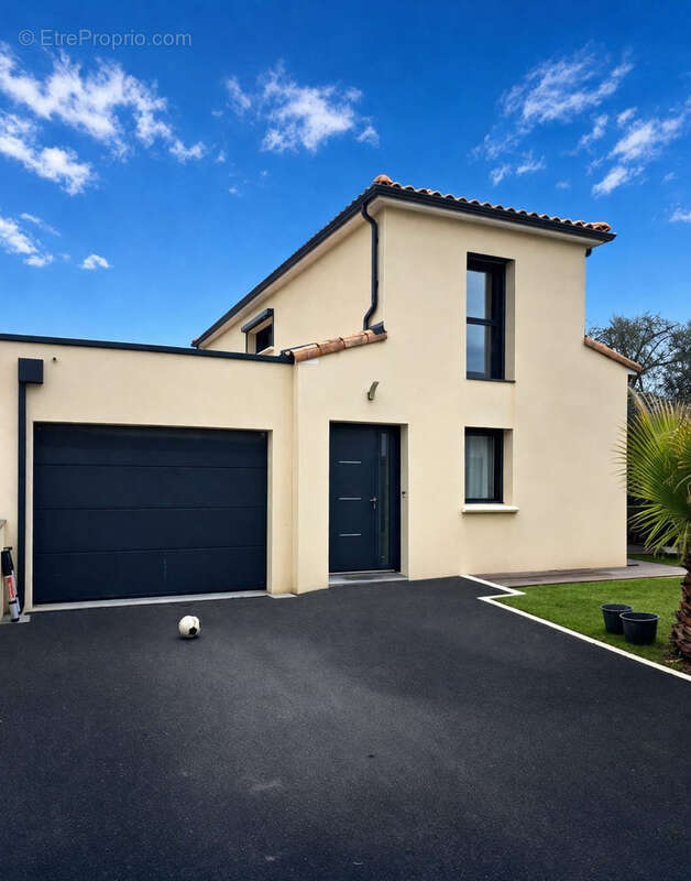 Maison à BOUGUENAIS