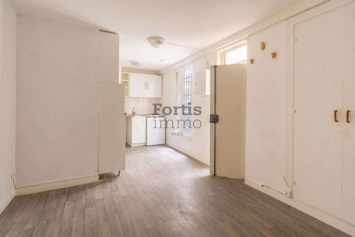 Appartement à PARIS-3E