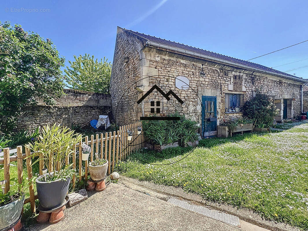 Maison à BALAGNY-SUR-THERAIN