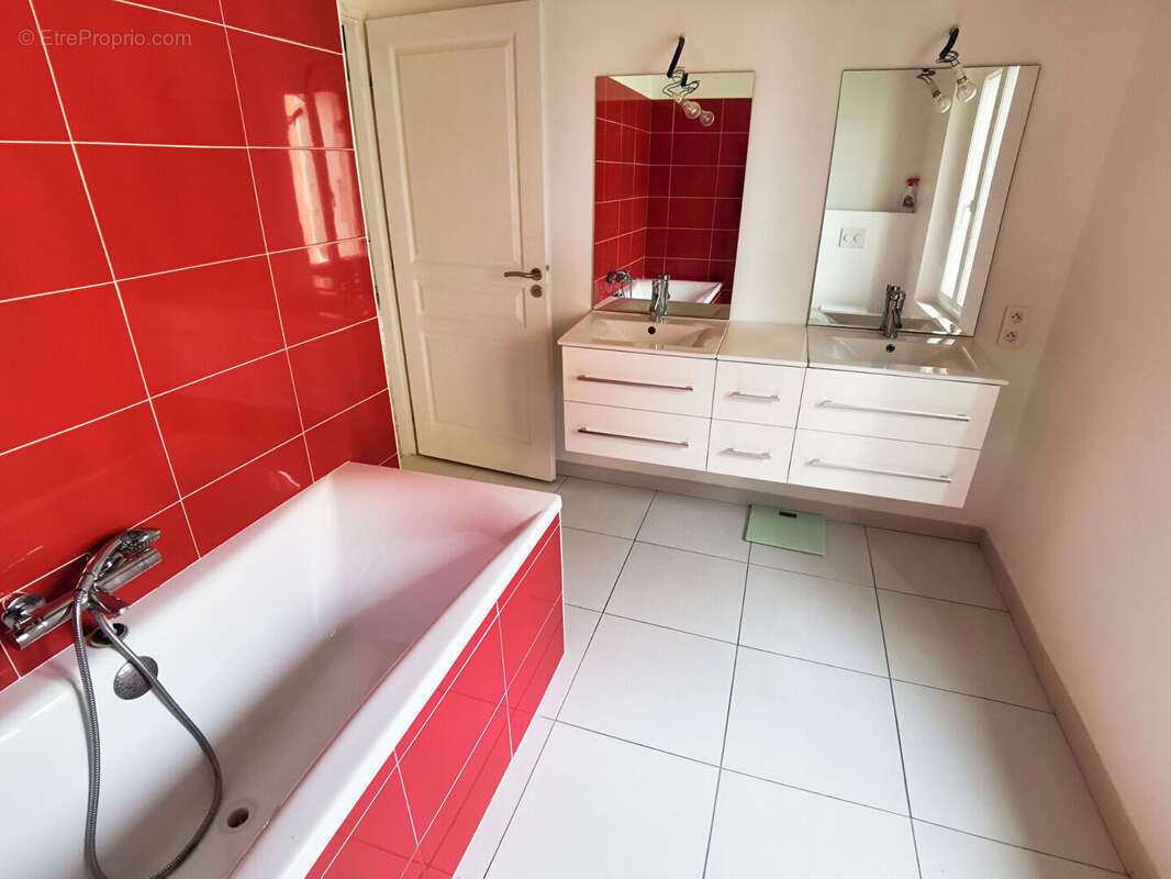 Maison à SAINT-LAURENT-DE-LA-SALANQUE