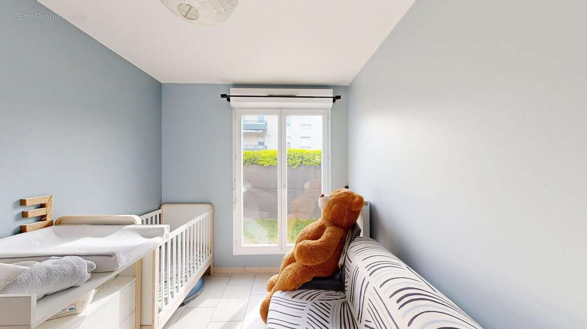 Chambre 1 - Appartement à TRAPPES