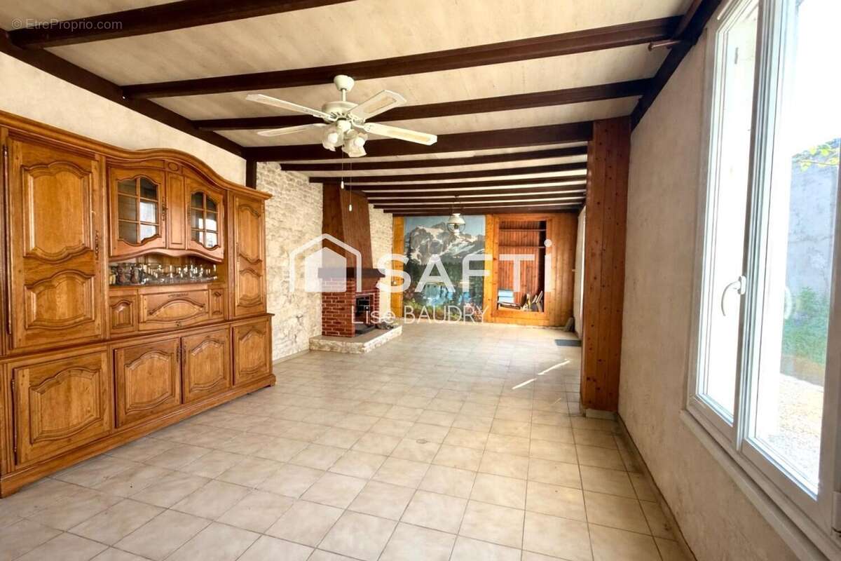 Maison 145 m² à Le Poire-Sur-Velluire  - photo 2