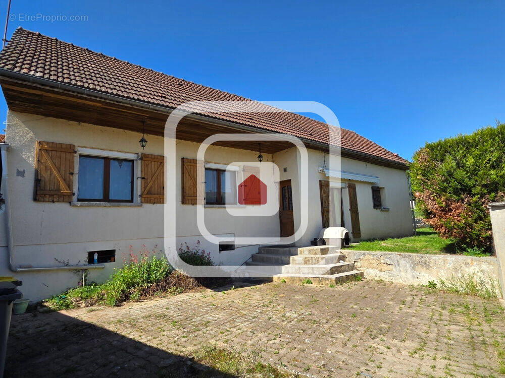 Maison à BOURG-ET-COMIN