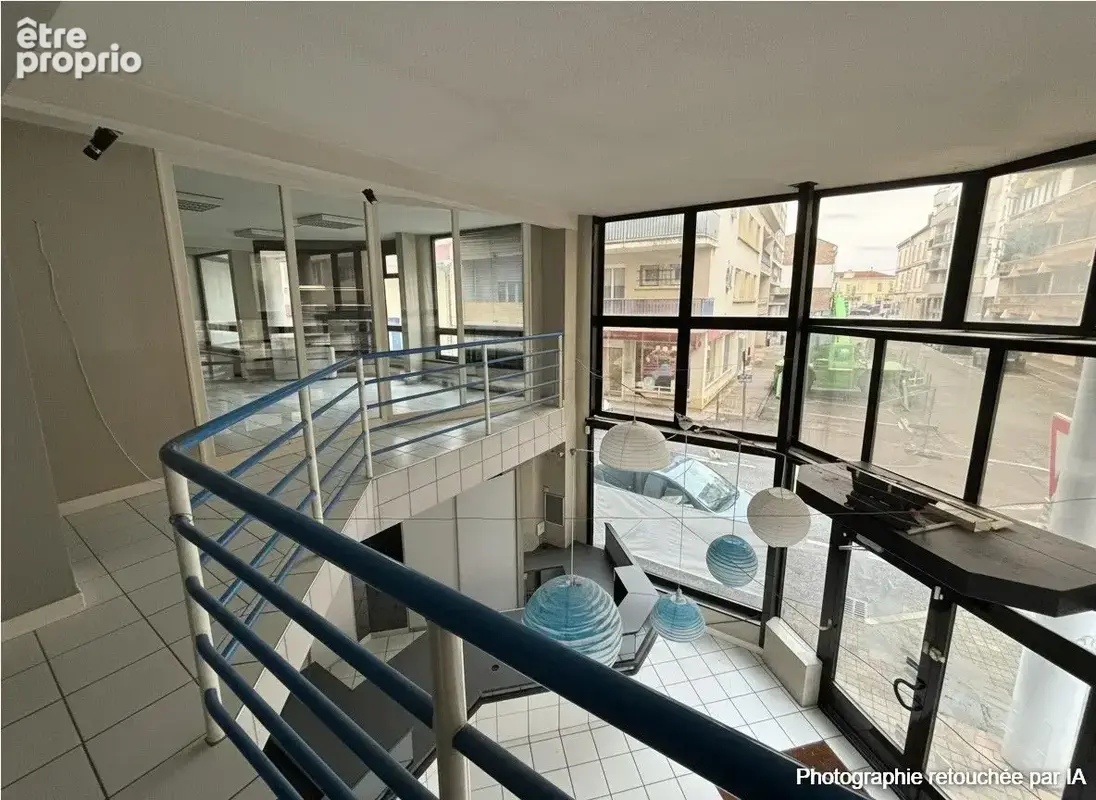 VUE DE LA MEZZANINE