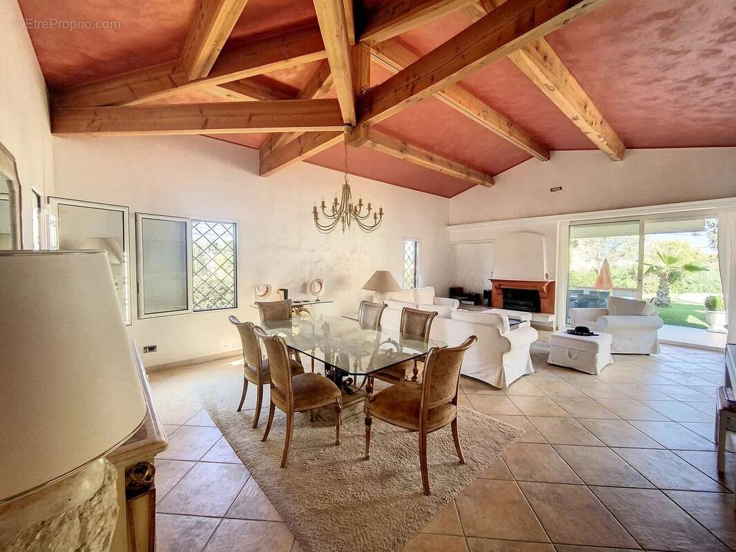 Maison à MANDELIEU-LA-NAPOULE