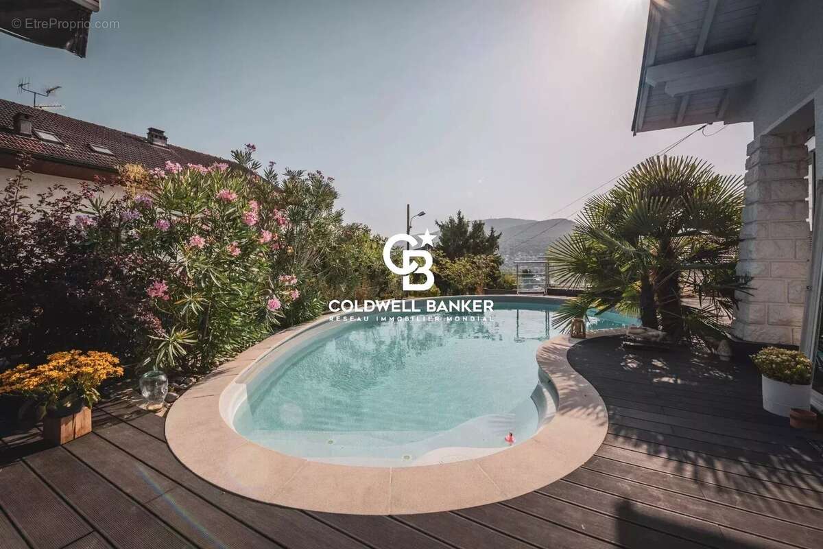 Maison à VETRAZ-MONTHOUX