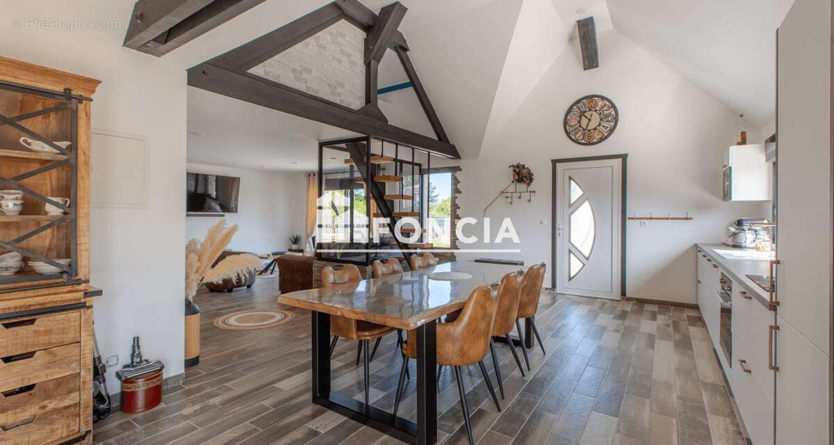 Commerce à NAZELLES-NEGRON