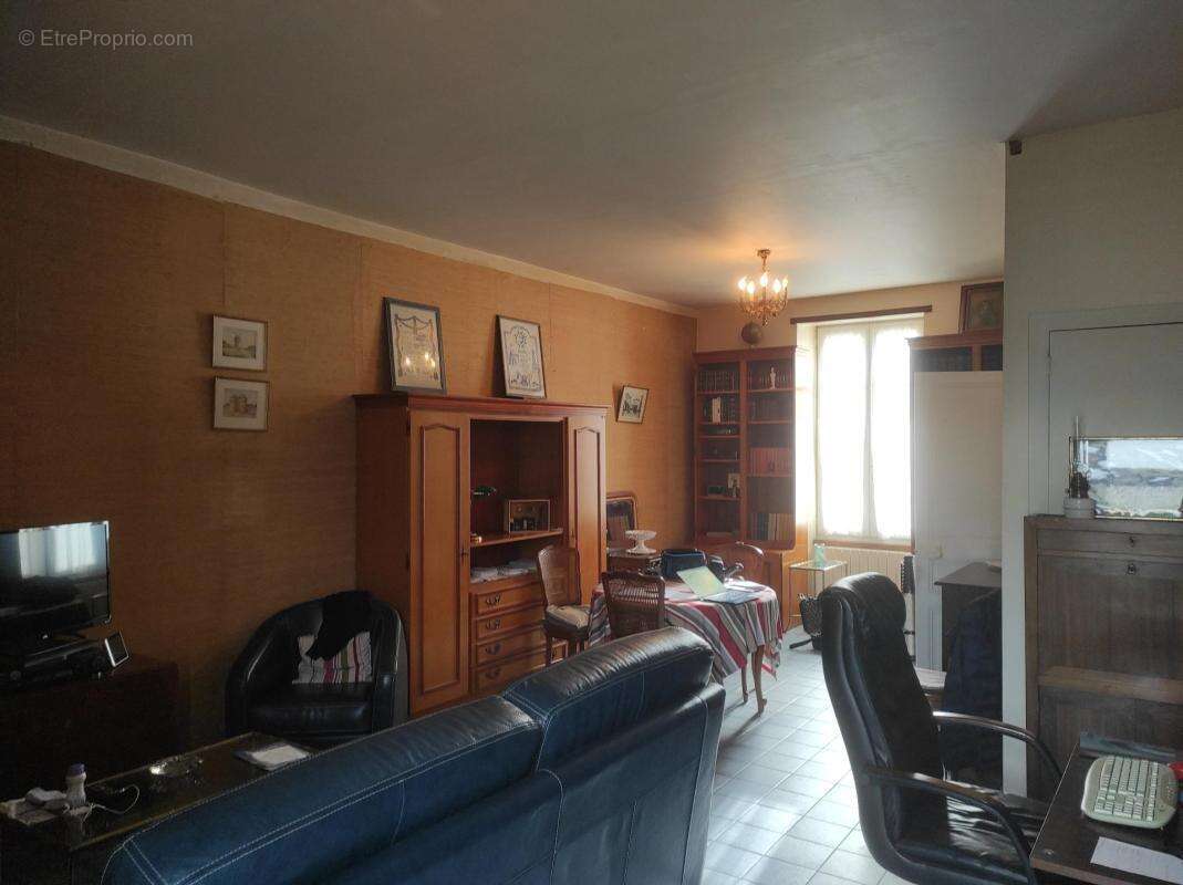 Maison à SAINT-JEAN-D'ANGELY