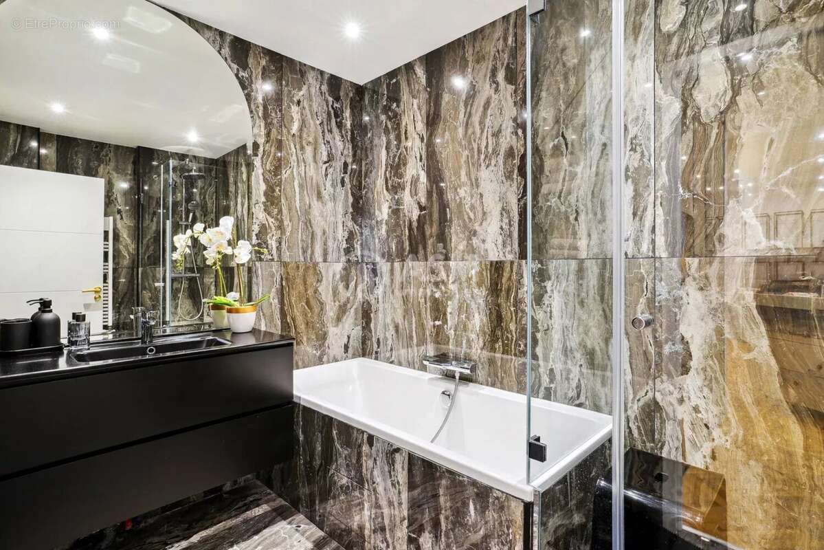 Appartement à COURBEVOIE