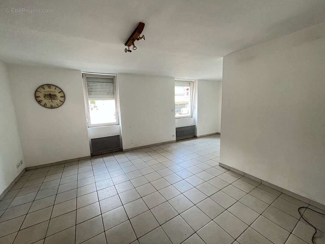 Bourg Hyper centre A vendre Appartement  1 pièce(s) studio 33m2 - photo 3