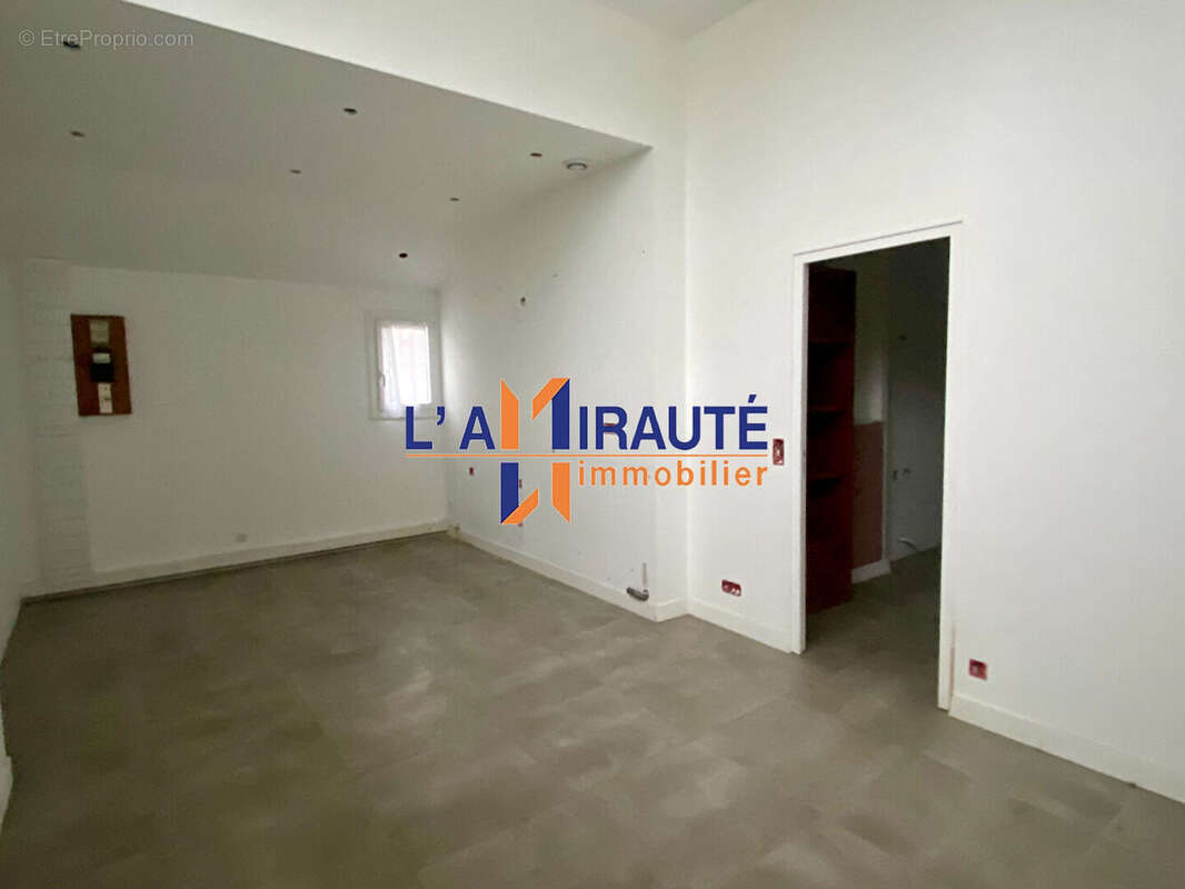 Commerce à HOUILLES