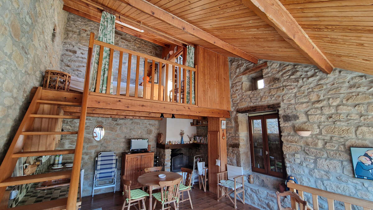 Maison à SAINT-PRIVAT