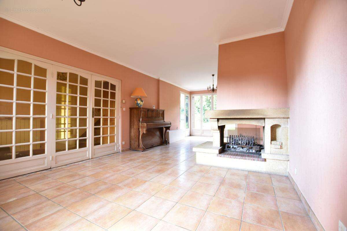 Maison 151 m² + terrain 574 m² – Gros potentiel – Idéal artisans / rénovation - photo 6