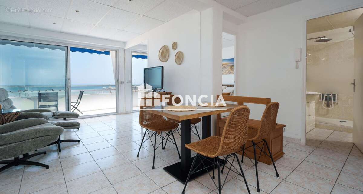Palavas les flots 1ère ligne face mer superbe 2 pieces renove de 44 m2 hab plus terrasse - photo 2