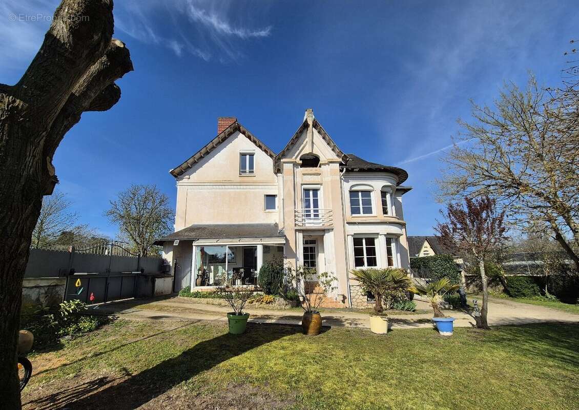 Maison à LONGUE-JUMELLES