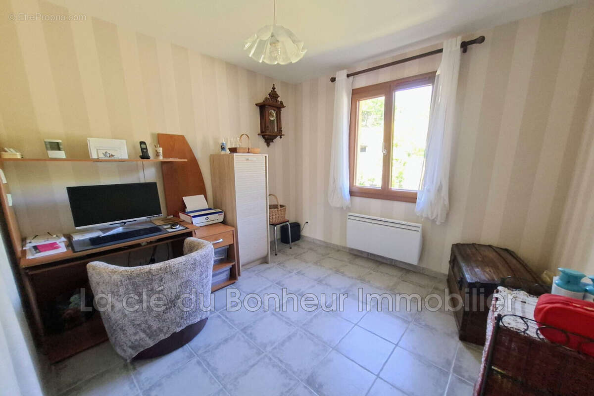 Maison 82 m² à Montagnac-Montpezat  - photo 7