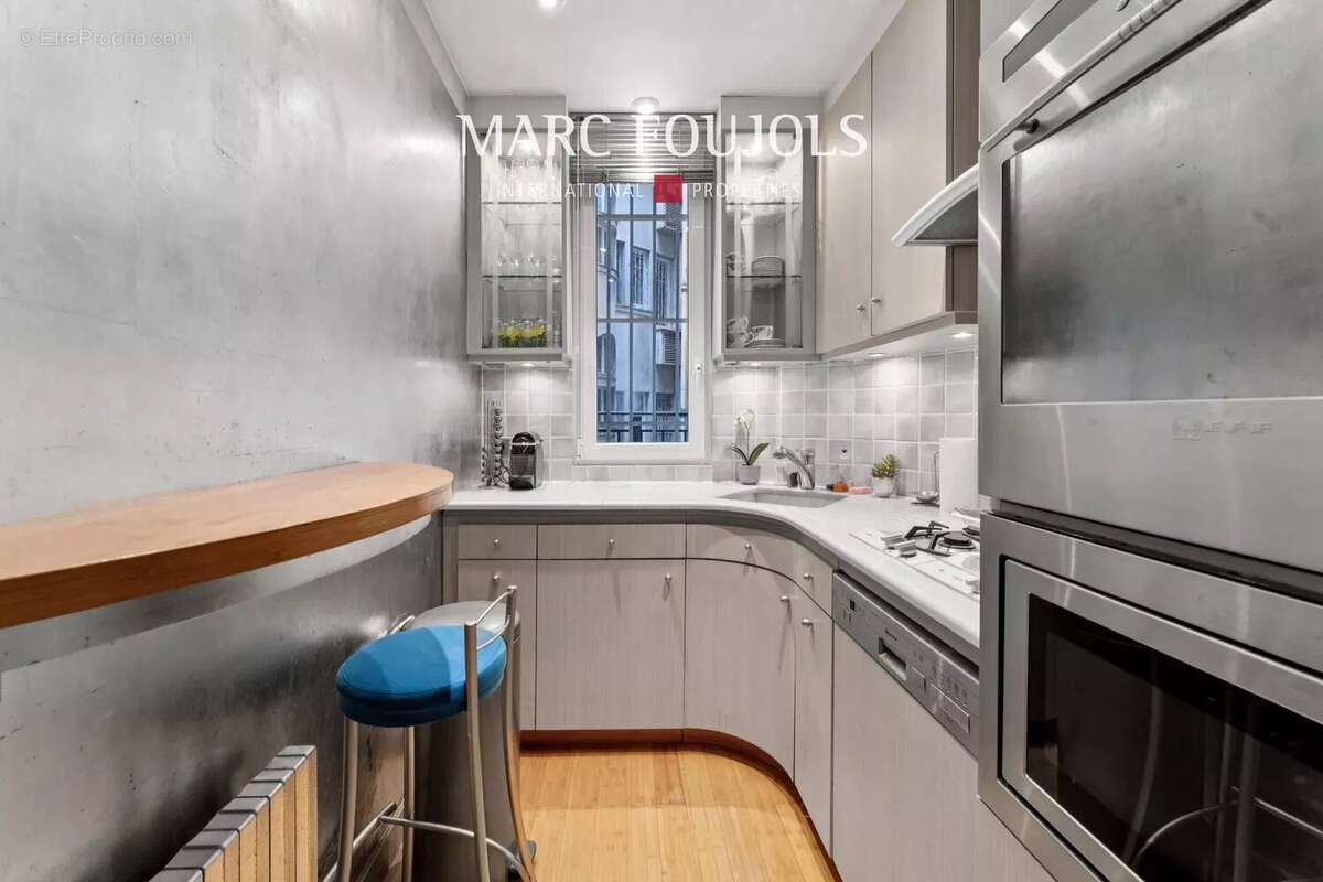 Appartement à PARIS-16E