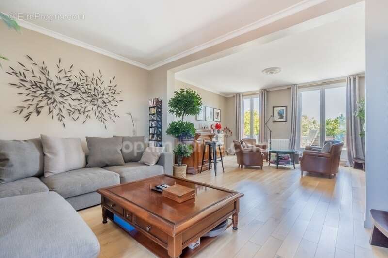 Appartement à LES PAVILLONS-SOUS-BOIS