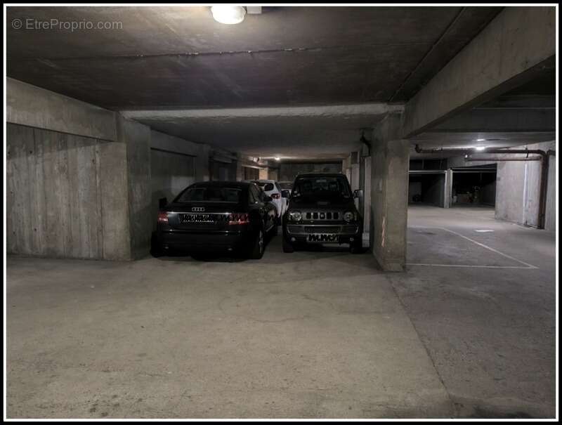 Parking à SAINT-ETIENNE