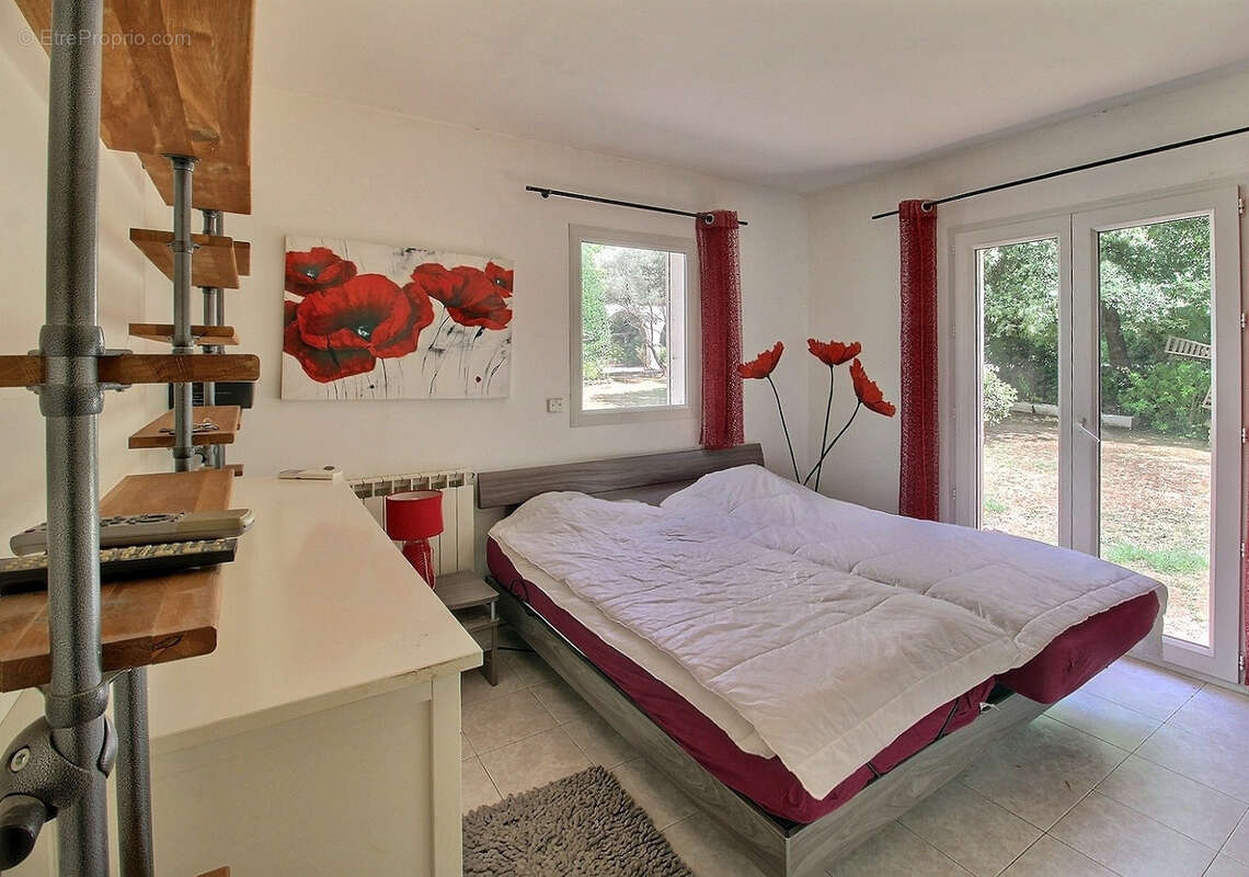 Maison à VIOLS-EN-LAVAL