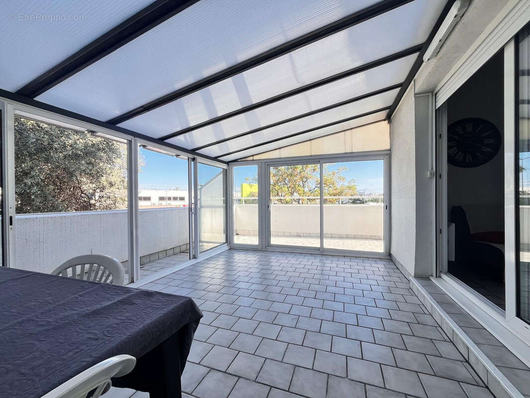 La Ciotat Appartement T2 + véranda + terrasse+ parking - photo 6