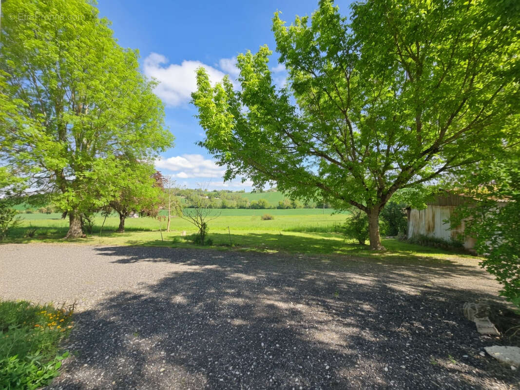 Propriété de 3 hectares avec situation calme et dégagée - photo 8