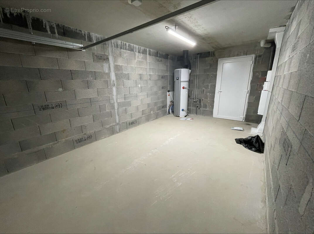 Jardin - Notaire Offert - Garage - 2 parkings - Piscine - photo 8