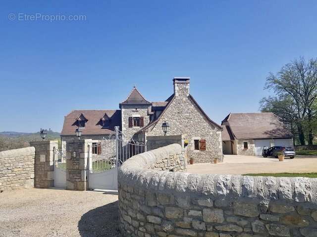 Maison à SAINT-JEAN-LESPINASSE