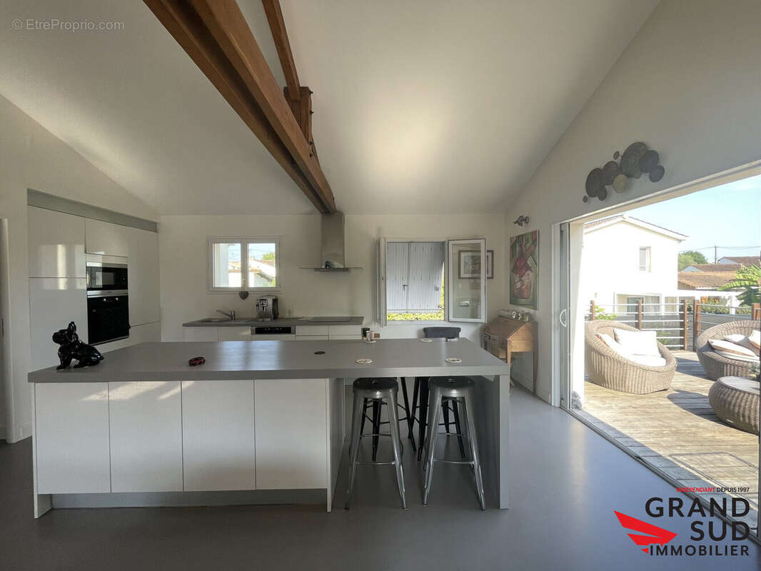 Maison 135 m² à Carignan-De-Bordeaux  - photo 3