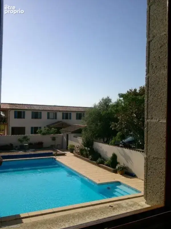 Superbe Maison Individuelle Avec Une Piscine Chauffée et Une Maison À Rénover - photo 39